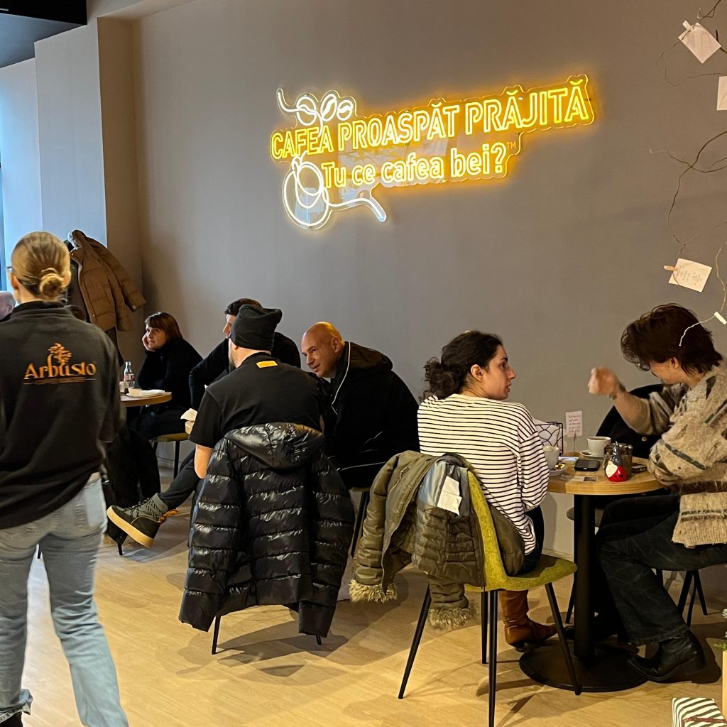 Atmosfera sărbătorilor de iarnă se simte la Arbusto! Vezi cum arată cafeneaua de la kilometrul 0 al Piteștiului care s-a decorat de Crăciun 2 1000004920