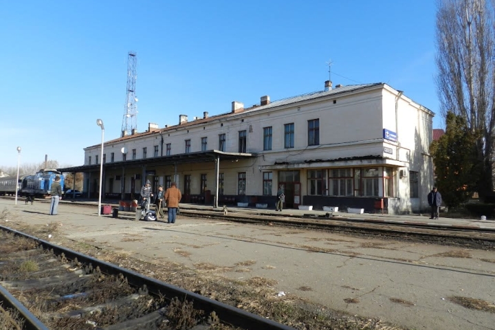 Gara-Costesti-1.jpg