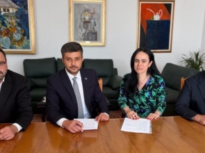 Parlamentarii PSD Argeș solicită premierului Ilie Bolojan măsuri pentru protejarea competitivității Uzinei Dacia