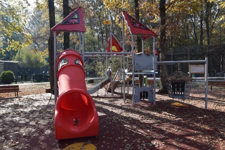 Parcul-de-joaca-modernizat-la-Gradina-Zoologica-Pitesti-1-2.jpg