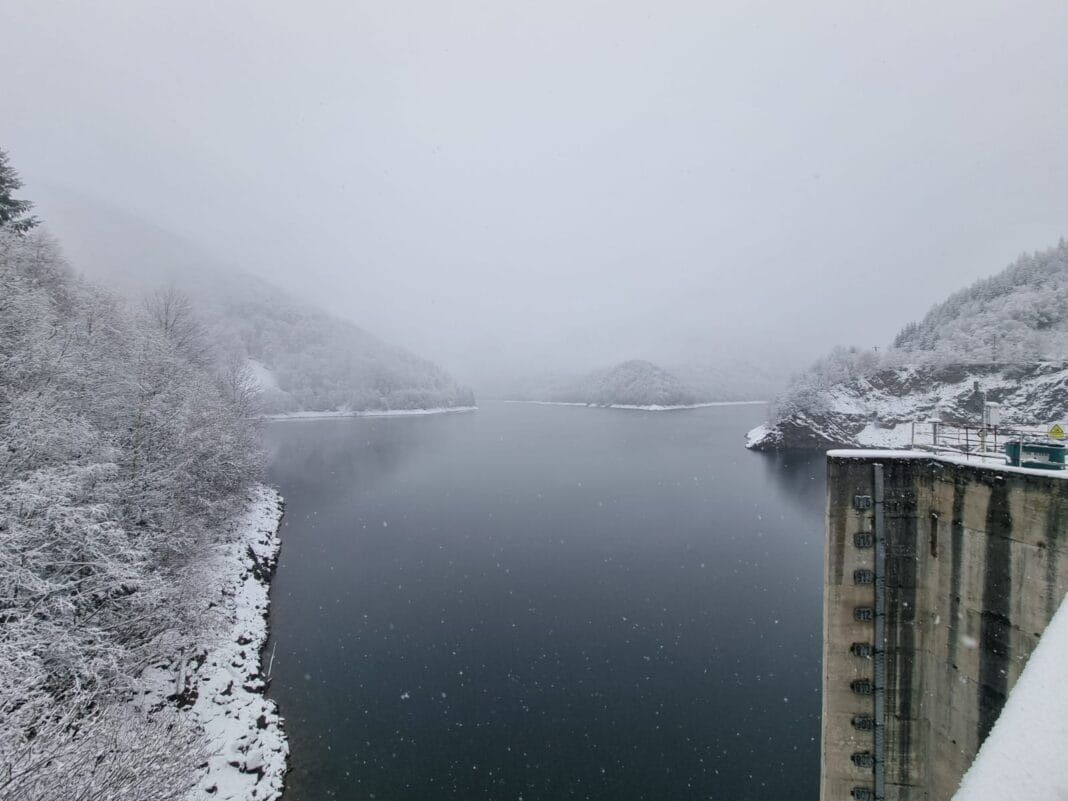 abaav-iarna-baraj-1068x801-1.jpeg