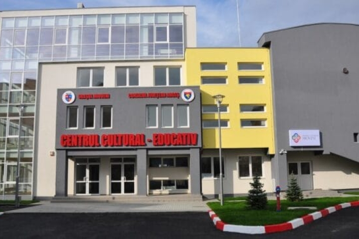 centrul-cultural-mioveni-696x364-1.jpg