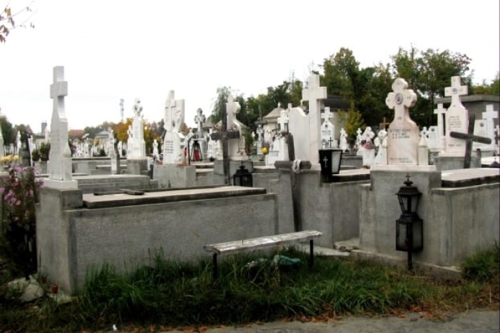 cimitir.jpg