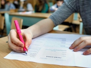 ANALIZĂ Salvați Copiii România: Mai puțin de 2/3 dintre elevii intrați în școală în promoția curentă au luat peste nota 5 la Evaluarea Națională