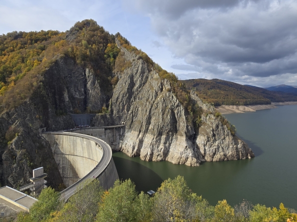 Hidroelectrica începe procesul de umplere controlată a acumulării Vidraru