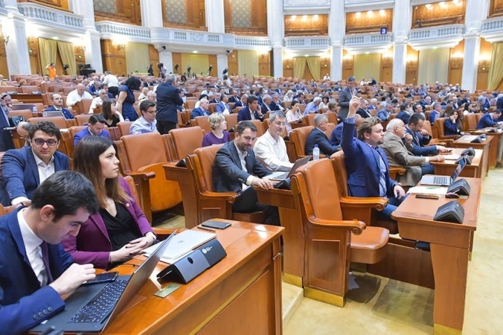 usr-parlament.jpg