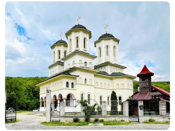 Lucrările de construire a bisericii din Valea Ursului, aproape de finalizare, după 16 ani! Slujba de sfințire va avea loc de Ziua Comunei Bascov