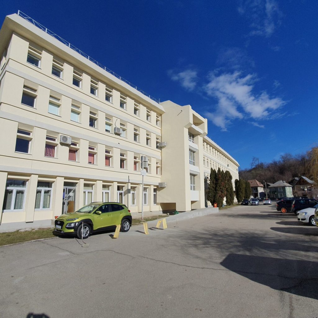 Mediul privat din Curtea de Argeș susține proiectele Asociației "Speranța" pentru pacienții diagnosticați cu cancer 2 spital 2 scaled 1